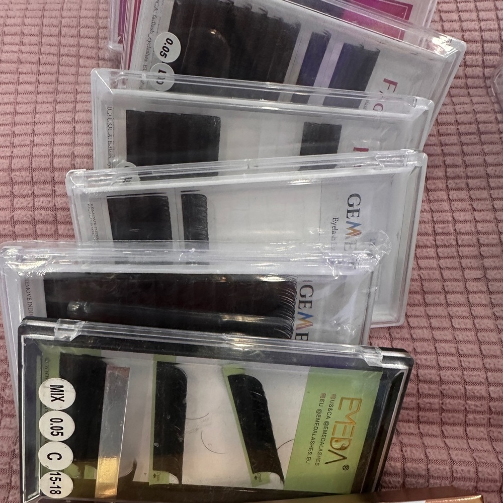 Long Eyelash Extension bundle - Picture 8 of 13